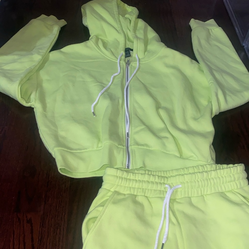 NWOT-Forever 21 set (bright green)